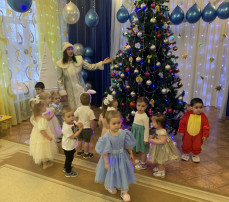 Новогодние приключения малышей! Новогодние приключения малышей!.